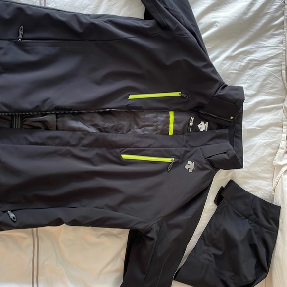 descente Winter/Ski Jacket with Detachable Hood
